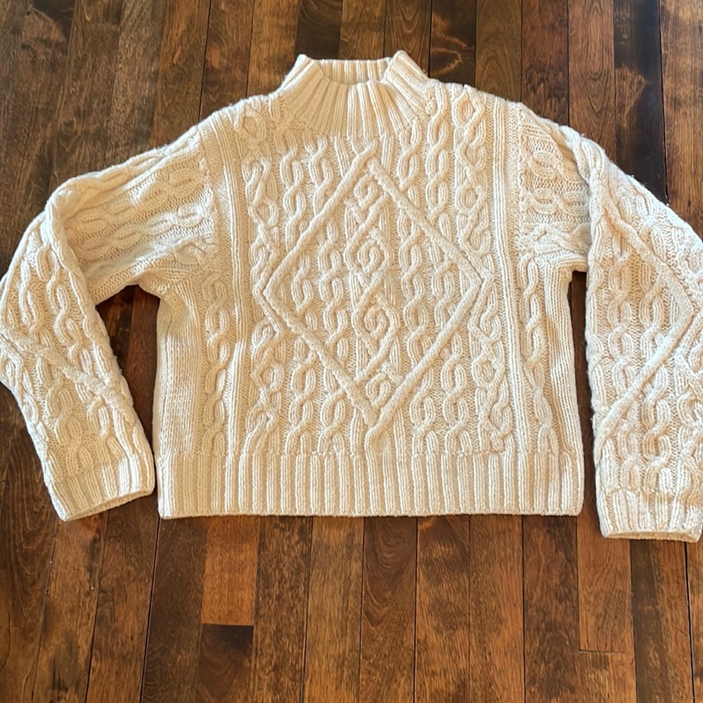 Hand Knit Limited 100% wool size large